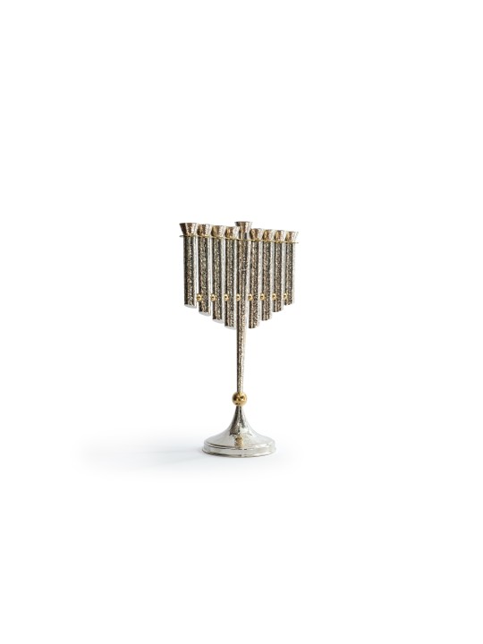 חנוכיית חנוכה גדולה עם כדורי פליז, מתנת חתונה יהודית